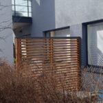 Vaakarimainen näkösuoja ikkunan edessä, Munkkiniemen puistotie, Helsinki